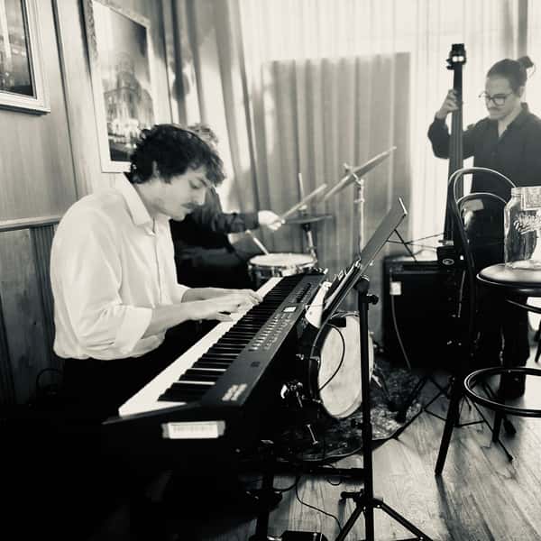 atlanta jazz quartet performing at the select
