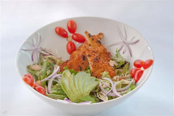 Salad consisting of evenly sliced lemons, lettuce, pecans, and sliced onions