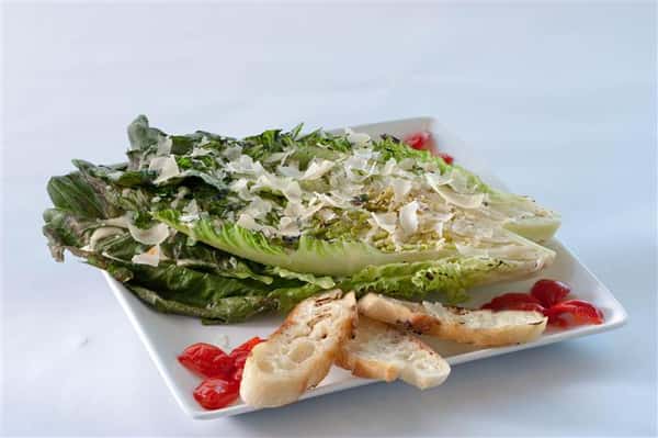 Lettuce served with bread and tomatoes