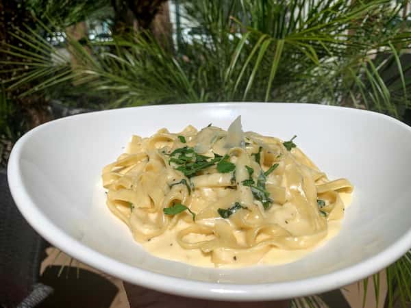 FETTUCCINE ALFREDO DINNER MENU Enzo's Bistro and Bar Italian