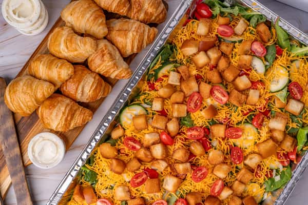 Xl Salad with 10 Rolls