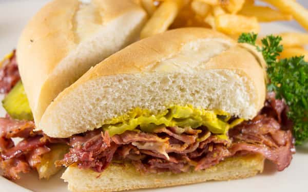 TRADITIONAL PASTRAMI SANDWICH