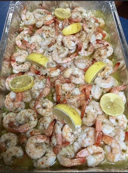 Shrimp and lemon slices