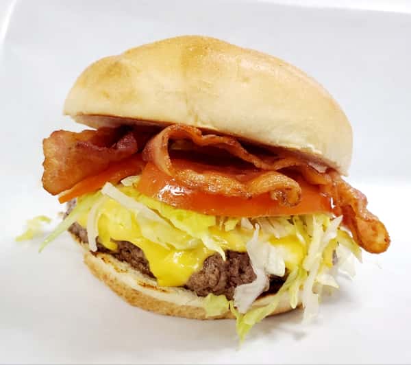 Burger with salad and bacon