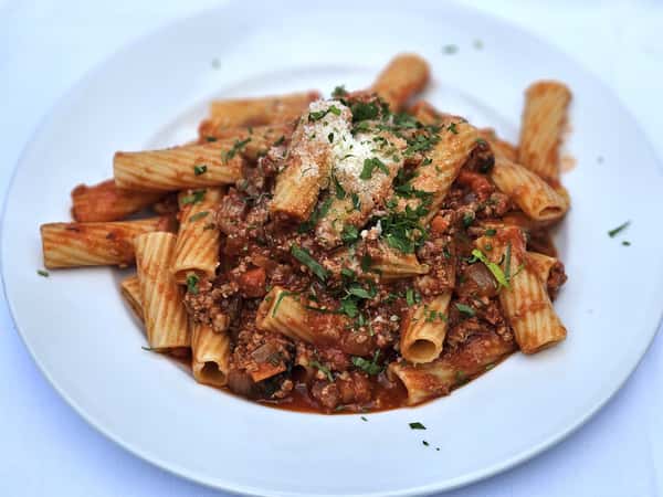 Rigatoni Con Salsiccie E Funghi Porcini