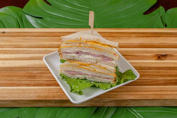 tres quesos sandwich