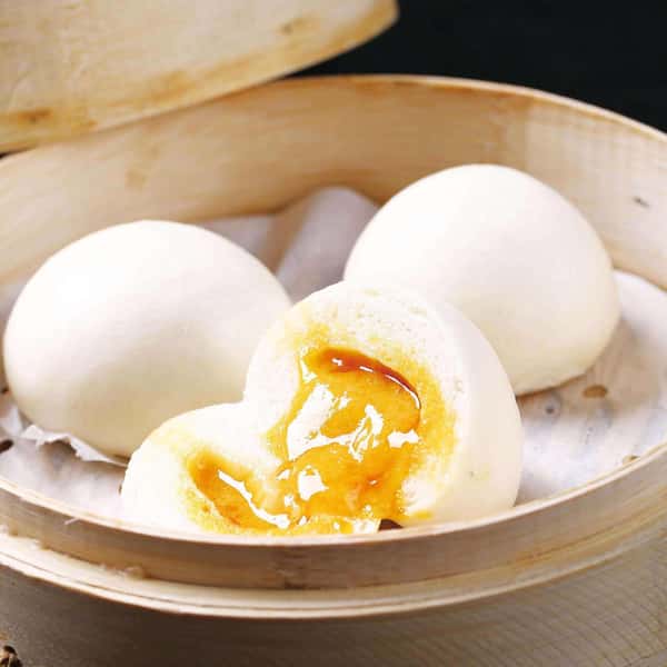 18. 流沙包 Steamed Bun with Egg Yolk Butter