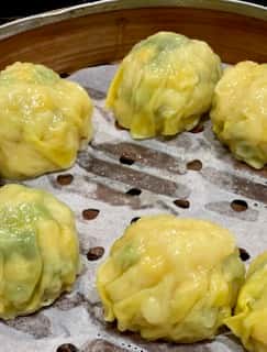 3. 皇金果  Shrimp & Sweet Corn Dumpling