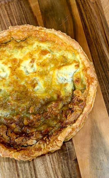 Warm thin Almond Tart (serves 6 to 8)
