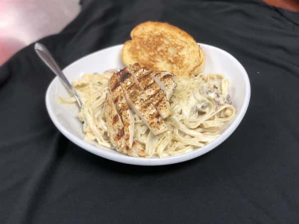 CHICKEN FETTUCCINI ALFREDO