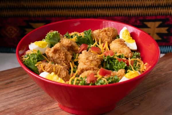 thepowwow_crispychickensalad_straighton.jpg
