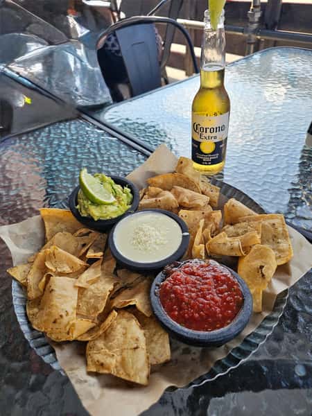 Tres Amigos Trio