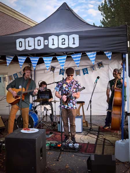 Brewers’ Bluegrass Brunch is tomorrow!!

Join us Sunday, May 31, from 11 AM to 3 PM at Ye Olde 121 Public House (Wadsworth location) for great music with @bodangomusic and delicious food from @alpineeateryfoodtruck!

$5 Brewers’ Choice beer + $28 Booze Bubbles Mimosa Buckets specials and if you’re a member of the brewing industry, your first beer is on us!