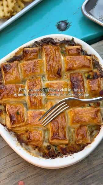 Dare we say we have the BEST pot pie in Chicago, Naperville, Detroit & Orlando? 👀🥧
Flaky, buttery pastry on the outside, warm, creamy goodness on the inside. 🧈✨
One bite and you’ll understand the hype. 🍂🎃
#foodie #potpie #comfortfoods #fallfoods