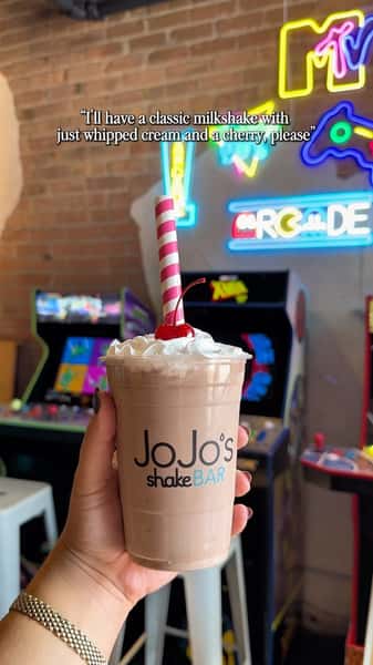 One for the minimalists & one for the maximalists 🥤🍭
Which one are you? Classic or Biggie? 🤪
#jojosshakebar #dessertlovers #milkshakes #icecream