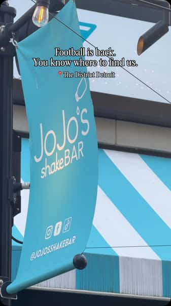Before Ford Field, make a stop at JoJo’s. 🏈
We’re kicking off Lions game day at 10AM on September 27 with a Family-Friendly Tailgate just steps from the action! 💙🦁
For just $25, choose one food item + one beverage. Smash Burger, Mini Hot Dogs, Bavarian Pretzel, Biggie Shake, Dirty Soda & more! 🍔🥨🥤
Buy a ticket via link in bio!
#tailgate #detroitlions #fordfield #thingstodoindetroit #familyfriendlyrestaurant