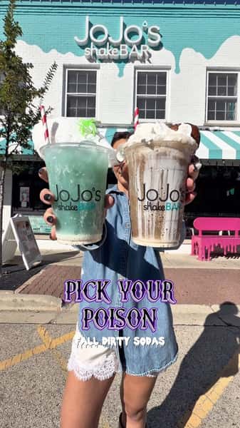 PICK YOUR POISON ☠️🧪
Campfire Cola 🍁🔥 - @pepsi, caramel, maple, toasted marshmallow, sweet cream, & a maple cinnamon donut hole
OR…
Witch’s Brew 🔮🕷️ - @starrylemonlime , black cherry, green apple, blue raspberry, sweet cream, & sour cotton candy
Be honest…you’re getting both
#dirtysodas #halloweendrinks #falldesserts #dirtysodarecipe #pickyourpoison