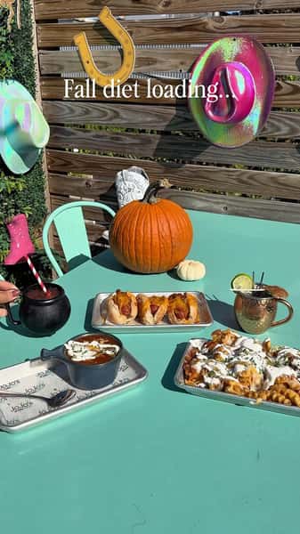 It’s getting CHILI at JoJo’s! 🌶️🎃🍂

We’re serving up all the cozy fall comfort food at JoJo’s Pumpkin Patch! From chili-loaded waffle fries to cheesy mini chili dogs and a classic bowl of beef chili, there’s something for every chili lover! 

#chili #chilicheesefries #chilidogs #comfortfoods #fallfood