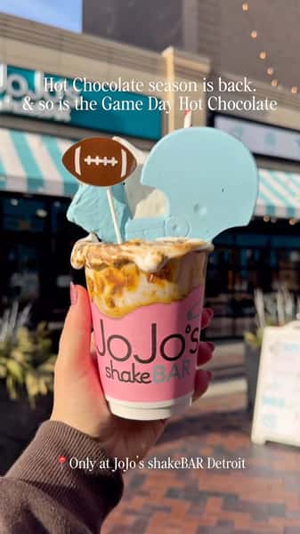 Celebrate a @detroitlionsnfl with a sweet treat! 🦁🏈
Warm up with JoJo’s Game Day Hot Chocolate topped with a football, Chocolate S’more & white chocolate helmet! 🍫☕️
Adults, add a shot of Baileys for that extra warmth! 😉💙
The best hot chocolate near Ford Field! Available only on Detroit Lions’ game days! 🏟️
#detroit #desserts #hotchocolate #detroitfoodiefinds #gamedayeats