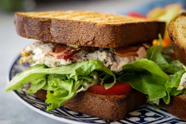 CHICKEN SALAD SAND