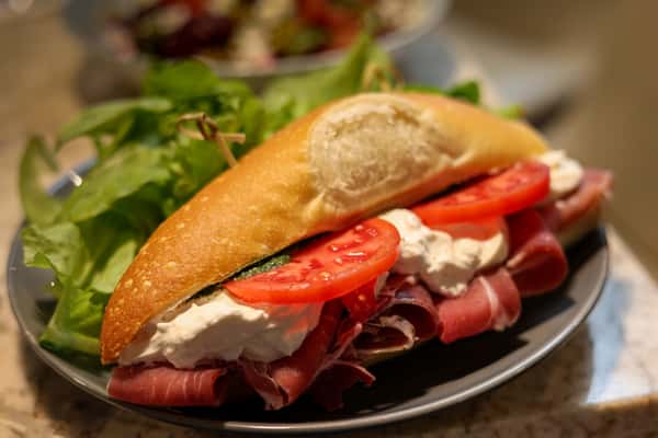 BENTON'S & BURATTA