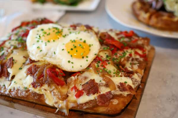 BREAKFAST PIZZA