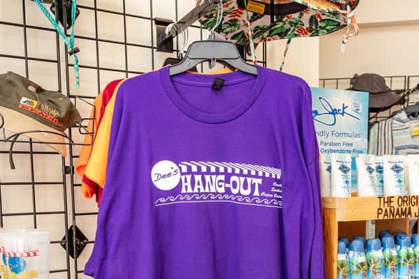 Dee's Merchandise