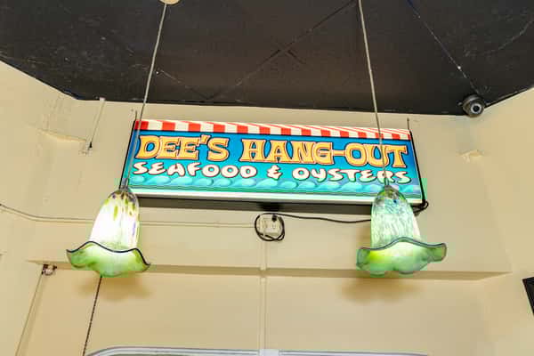 Dee's sign