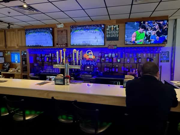 Dick's Wings & Grill bar and tv location view.