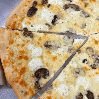 White Mushroom Pizza 18'