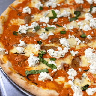 Sausage Alla Vodka Pizza 18'