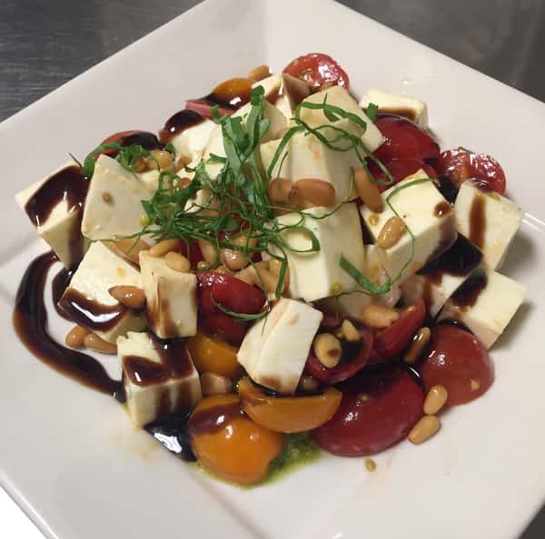 fresh tomato mozzarella salad