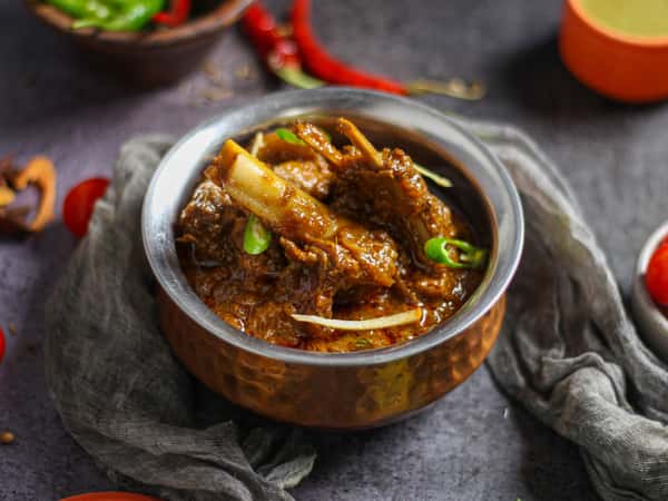 close-up-of-a-spicy-mutton-curry-served-in-a-traditional-cop