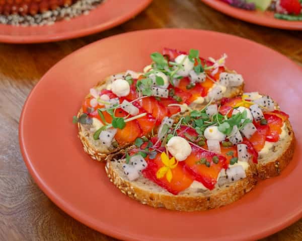 SMOKED SALMON TOAST