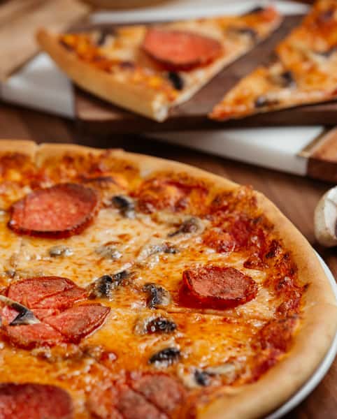 Pizza with pepperoni slices