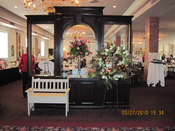 Rose Pictures of auction set up