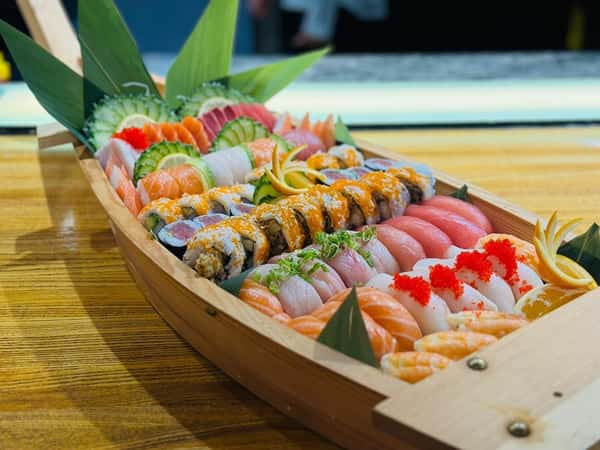 Sushi Love Boat