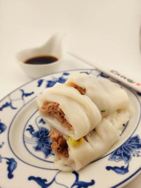 20. Steamed Rice Noodle with Beef
