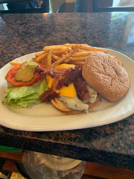 Classic Bacon Cheeseburger