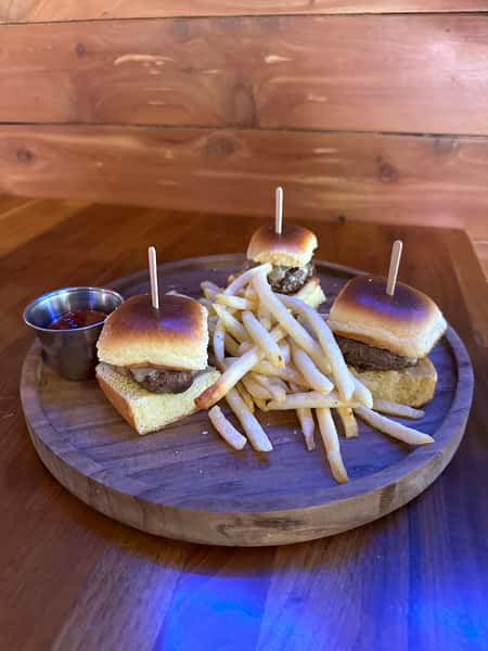 CHEESEBURGER SLIDERS WITH FRIES