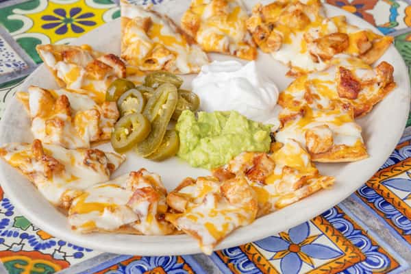 Nachos with sauce