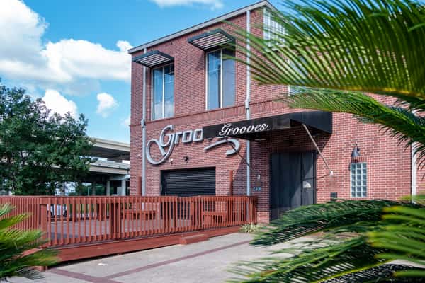 Grooves Exterior