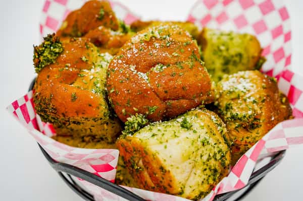6 Garlic Knots