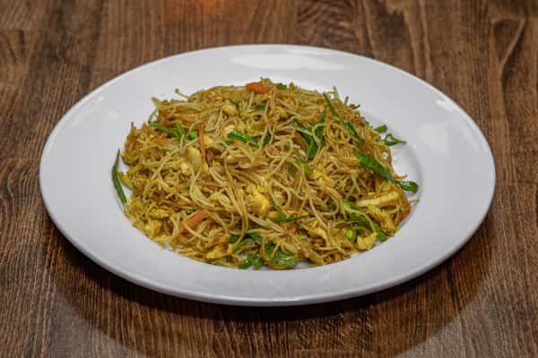 Rice Noodle With Chicken in Curry Sauce