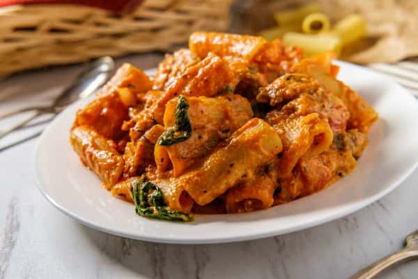 Rigatoni in Vodka Sauce