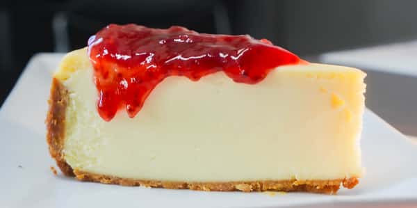 New York Style Cheesecake w/Strawberries