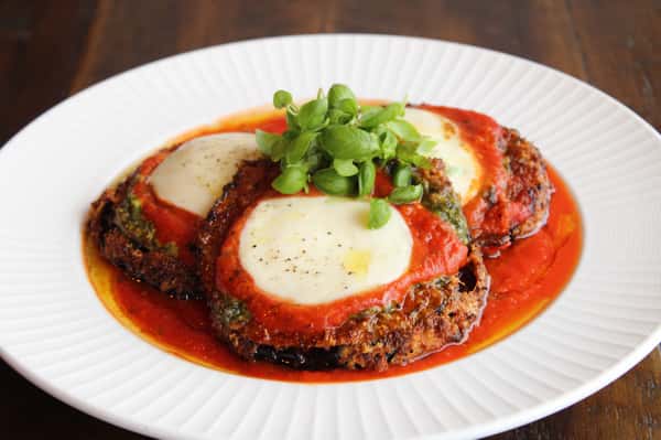 Weekend specials are here, and they’re made to be the reason you go out. 🍽️✨
Start with our Eggplant Parmesan, hand-battered and fried golden with mozzarella, homemade marinara, basil pesto, and fresh basil. Then settle in for chef-crafted entrées like Shrimp Imperial with sweet corn and crab succotash, or Miso Glazed Boston Seabass over spaghetti squash, baby spinach, cherry tomatoes, and silken purple potato purée.
Make your weekend plans with us at Mad Chef.
#MadChefKitchen #WeekendSpecials #EllicottCity