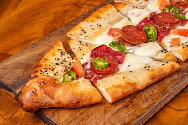 Soujouk & Pastrami Pide