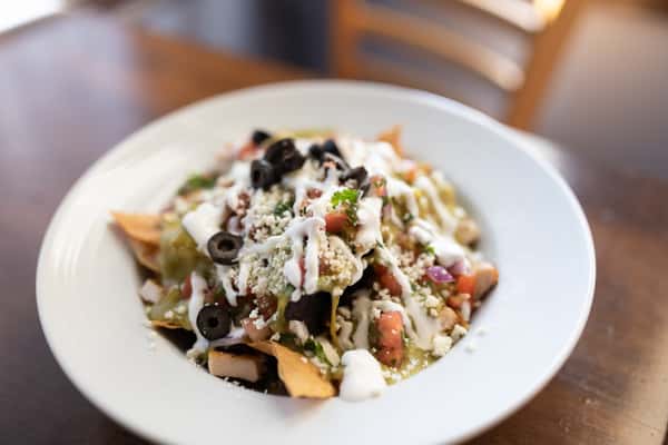 GOAT CHEESE CHICKEN NACHOS