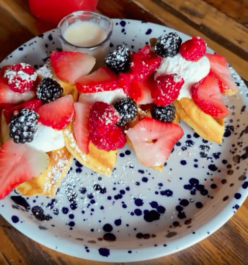 WAFFLE AND BERRIES